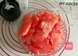 现榨西瓜汁的做法图解1