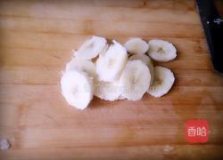  圣女果香蕉炒酸奶的做法图解2