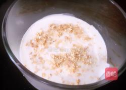  圣女果香蕉炒酸奶的做法图解3
