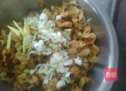 小酥肉炖油菜的做法图解1