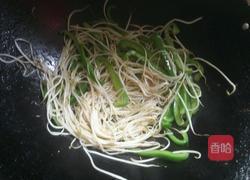 青椒炒银芽的做法图解6