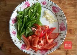 彩椒炒鸡蛋的做法图解1