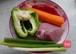 彩椒胡萝卜炒肉片的做法图解1