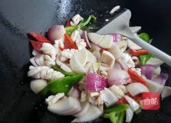 彩椒洋葱炒鱿鱼的做法图解7