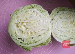 爽口卷心菜三丝的做法图解1