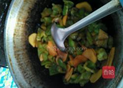 土豆炒辣椒的做法图解4