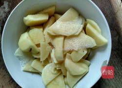 土豆炒辣椒的做法图解1