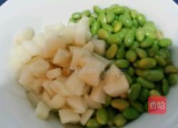 冬菇馬蹄炒毛豆的做法图解1