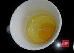 炒酱油拌鸡蛋的做法图解1