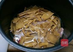 鸭肉笋干汤的做法图解4