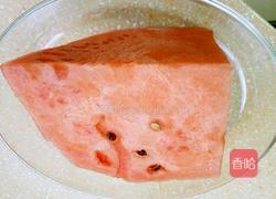 西瓜果汁的做法图解1