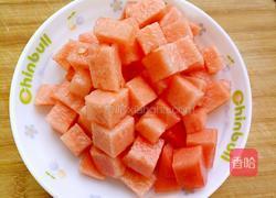 西瓜果汁的做法图解2