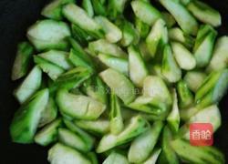 丝瓜炒鸡蛋的做法图解2