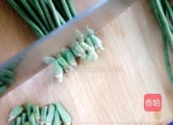 肉炒蒜香豇豆的做法图解2