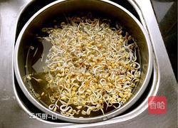 豆芽韭菜炒虾仁的做法图解2