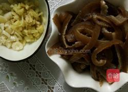 猪皮炒胡萝卜的做法图解2