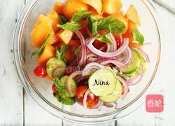 哈密瓜果蔬沙拉的做法图解3