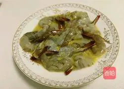 Illustration of how to make fried shrimps with egg cake 4