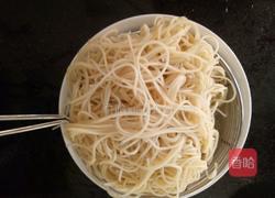 圣女果酱拌面的做法图解3