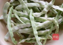 猪肉豆角馅饺子的做法图解2