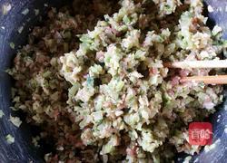 猪肉豆角馅饺子的做法图解5