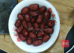 红枣龙眼排骨汤的做法图解1