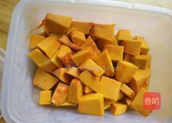 圣女果南瓜发糕的做法图解1