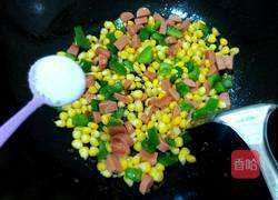 彩椒火腿玉米粒的做法图解8