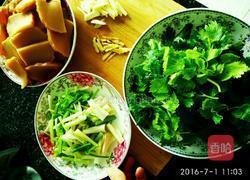 芹菜炒米豆腐的做法图解2