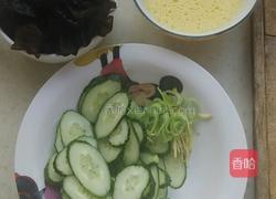 黄瓜木耳炒鸡蛋的做法图解1