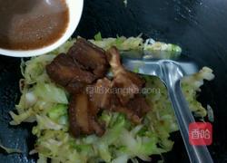 卷心菜炒扣肉的做法图解8