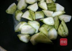 鲜荔枝炒丝瓜的做法图解3