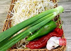 双椒绿豆芽的做法图解1