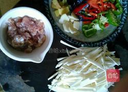 茭白炒肉丝木耳的做法图解1