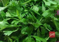 蒸芹菜叶的做法图解1