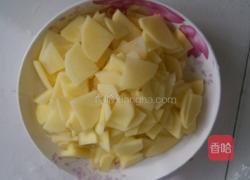 西红柿炒土豆片的做法图解1