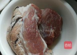 白瓜淡菜猪骨汤的做法图解2