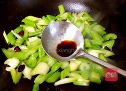 海鲜丸子炒芹菜的做法图解8