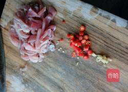 木耳炒肉的做法图解1