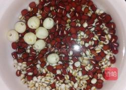 桂圆莲子红豆粥的做法图解1
