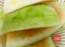 双椒拌西瓜皮的做法图解1