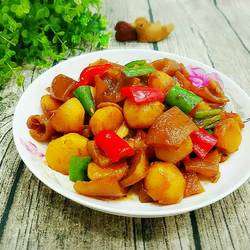 小土豆烧猪皮的做法[图]