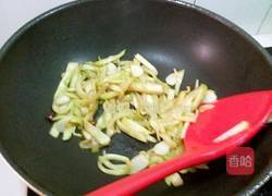 绿豆芽炒茄条的做法图解8
