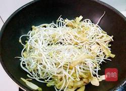 绿豆芽炒茄条的做法图解9