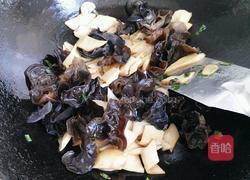 耗油杏鲍菇炒木耳的做法图解12