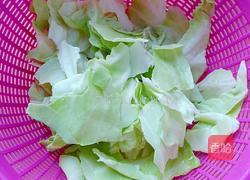 卷心菜炒腊肠的做法图解2