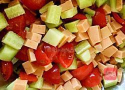 圣女果炝拌二丁的做法图解3