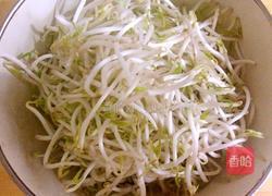 爆炒酸辣绿豆芽的做法图解1
