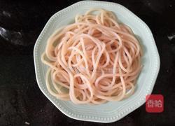 绿豆芽虾米腐竹拌米粉的做法图解2