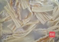 绿豆芽虾米腐竹拌米粉的做法图解3